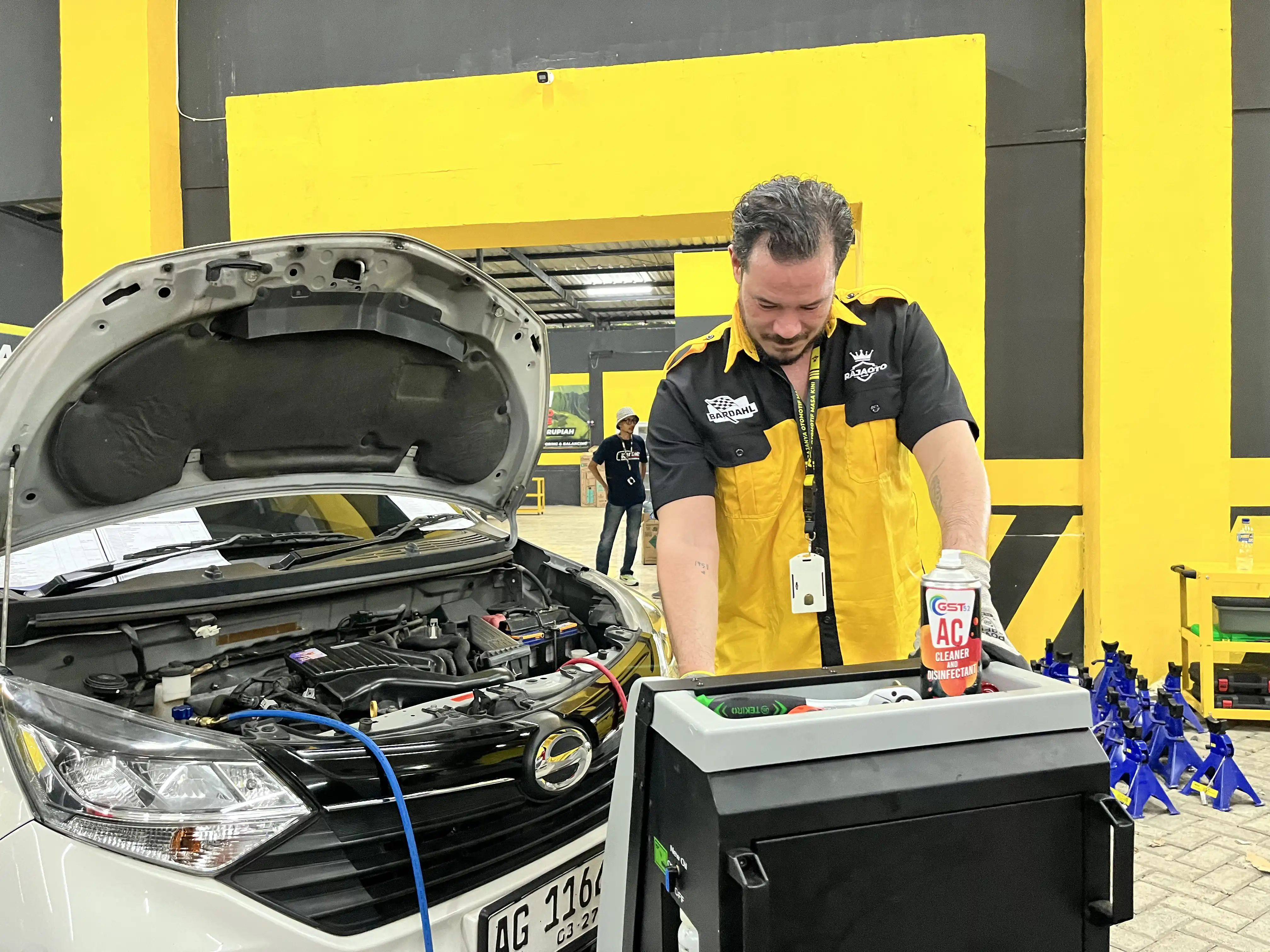 Service AC Mobil - Zack Lee