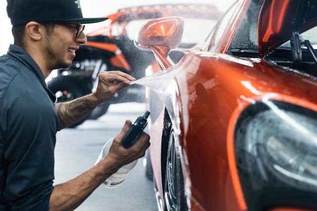 8 Rekomendasi Pengkilap Body Mobil yang Tidak Merusak Cat dan Cara Menggunakannya