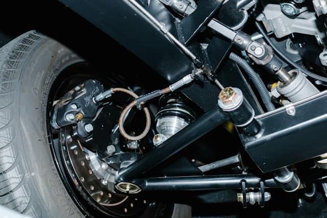 Apa Kegunaan Oli Shock Absorber? Pahami Fungsi dan Cara Kerjanya