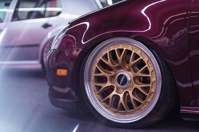 Pilihan Warna Velg Mobil Keren untuk Tampilan Mobil yang Lebih Sporty dan Elegan