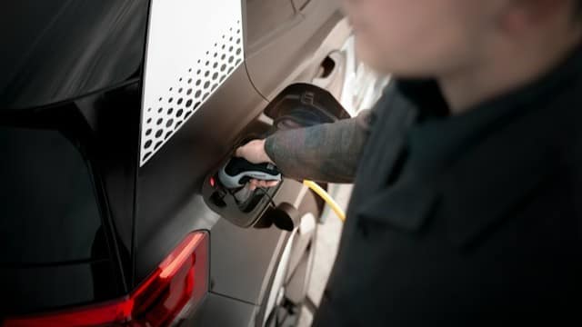 Cara Kuras Tangki Mobil dengan Aman dan Waktu yang Tepat untuk Melakukannya