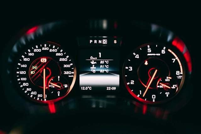 Penyebab Mobil Keluar Asap Putih Saat Dipanaskan, Normal atau Berbahaya?
