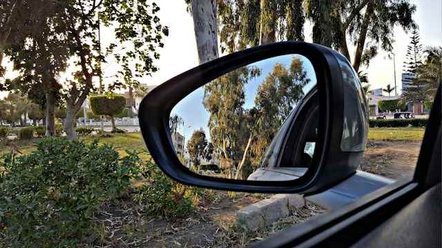 Spion Mobil Patah? Cek Penyebab Kerusakan dan Cara Memperbaikinya dengan Benar