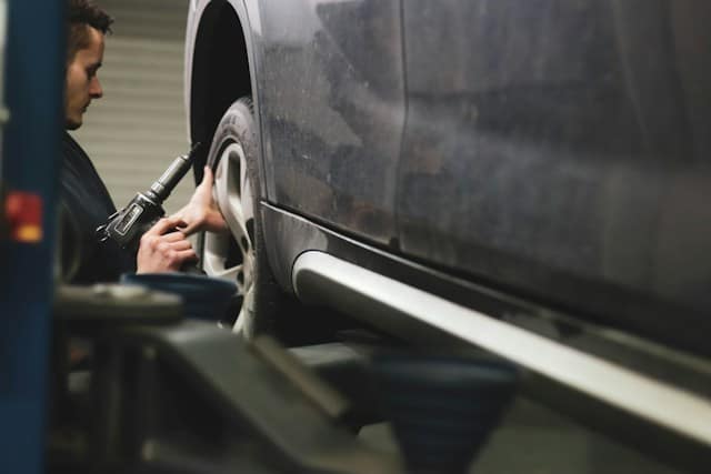 Cara Balancing Ban Mobil yang Benar agar Getaran pada Setir Hilang