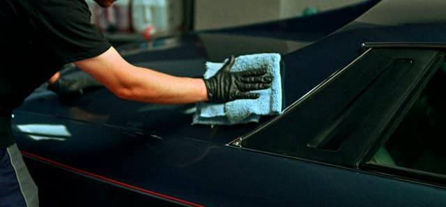 Kenali Waxing Mobil, dari Pengertian, Fungsi, Jenis, hingga Cara Kerjanya