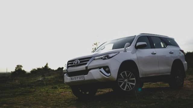 Daftar Mobil Penggerak Roda Belakang di Indonesia, Kelebihan, dan Karakternya