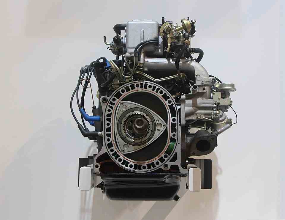 Mazda 13B rotary engine front Deutsches Museum