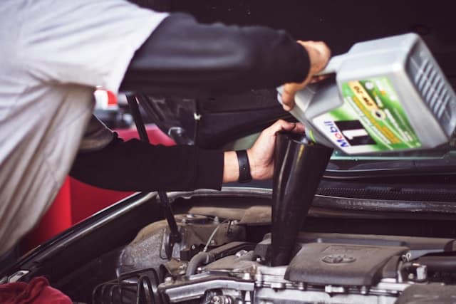7 Rekomendasi Oli Mobil Diesel Terbaik untuk Menjaga Mesin Tetap Awet dan Bertenaga