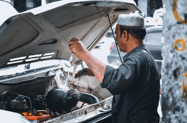 Cara Cek Switch Oli Mobil dan Kenali Tanda Kerusakannya