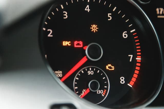 Cara Mengatasi Lampu Indikator Mobil Menyala Terus Lengkap dengan Penyebab dan Solusi
