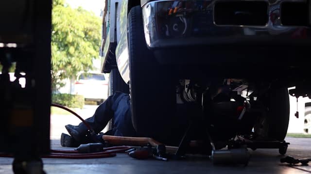 Tangki Bensin Mobil Bocor Bisa Berbahaya, Ini Penyebab dan Cara Mengatasinya