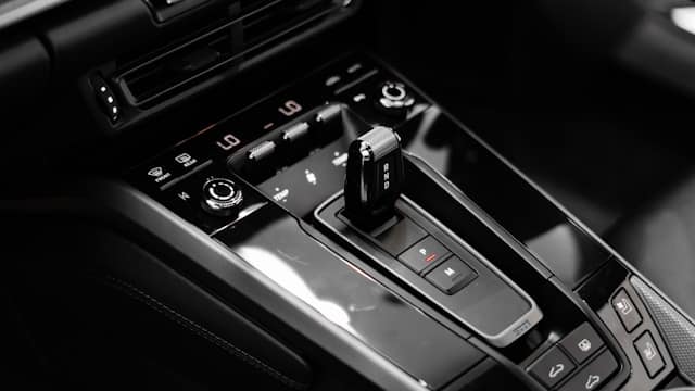 Begini Cara Cek Oli Transmisi Mobil Matic dengan Mudah, Jangan Sampai Salah